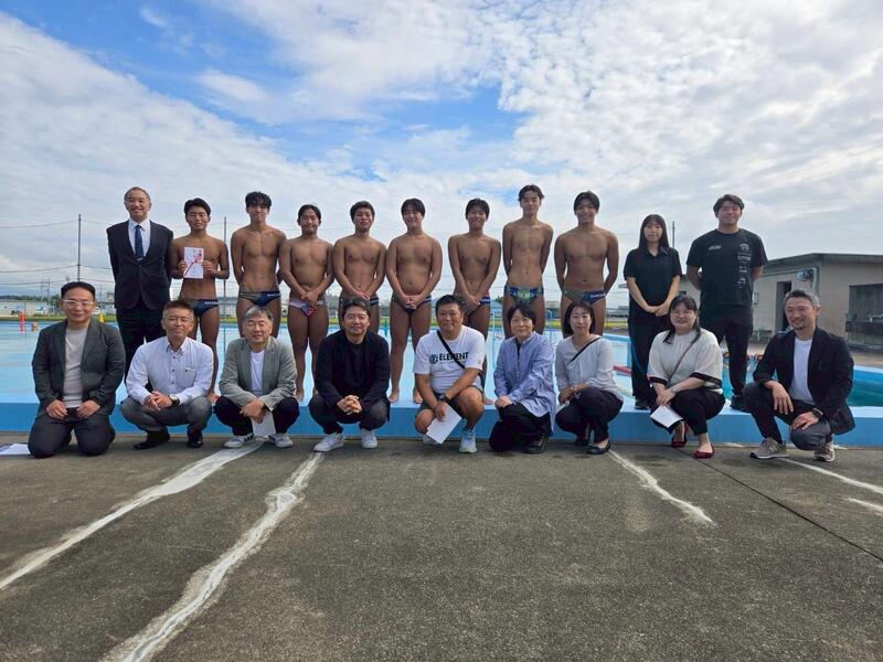 贈呈式の後の記念撮影
